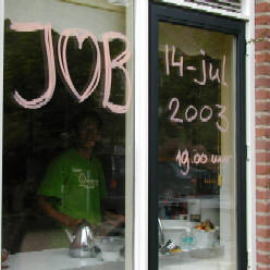 Aankondiging op raam