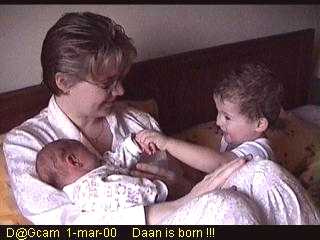000301 geert pakt daans handje